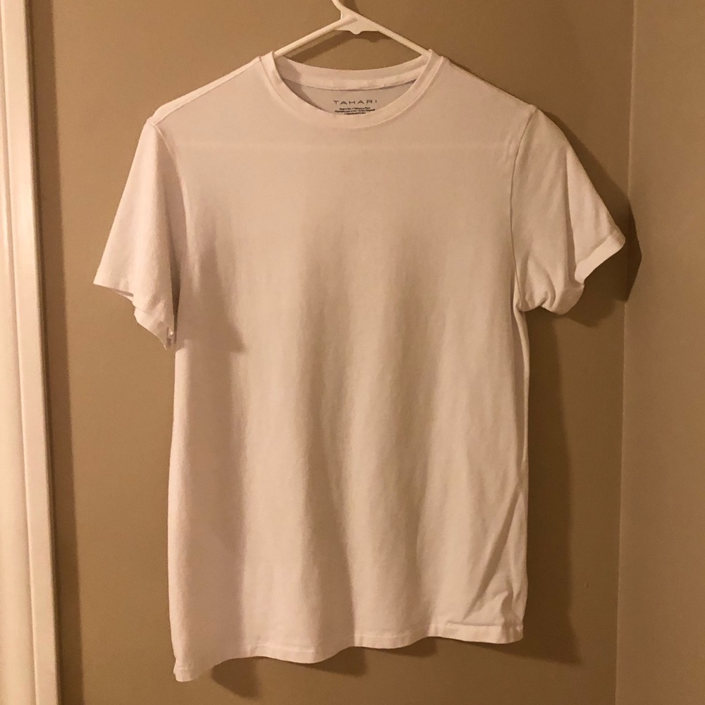 Women’s white Tahari t-shirt, size S/P
